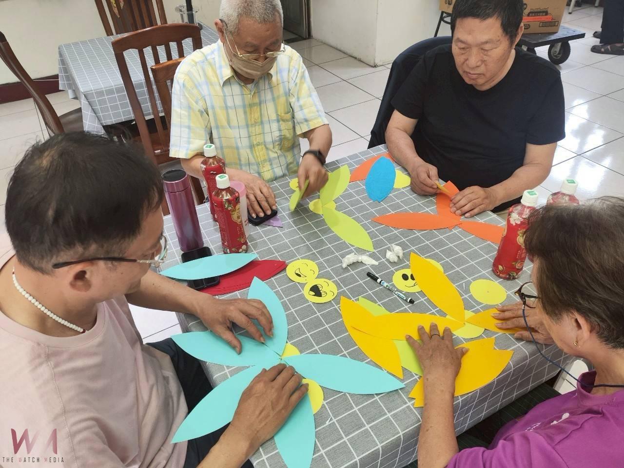 (有影片)/心花朵朵笑顏開 彰化榮家紙藝創作迎春 長輩樂在手作 - https://www.watchmedia01.com