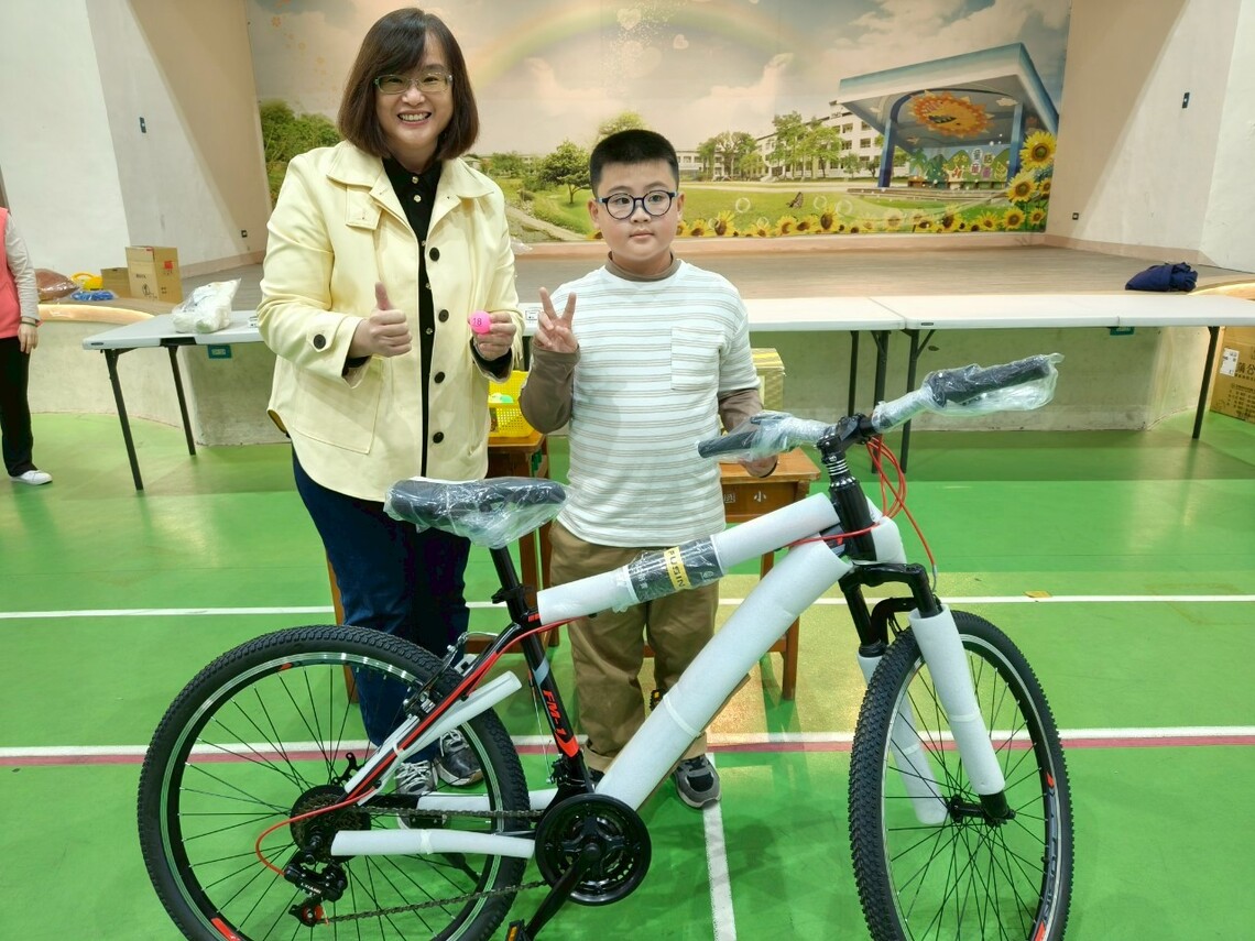 漾新聞|溪洲國小兒童節全校大摸彩學生嗨翻!