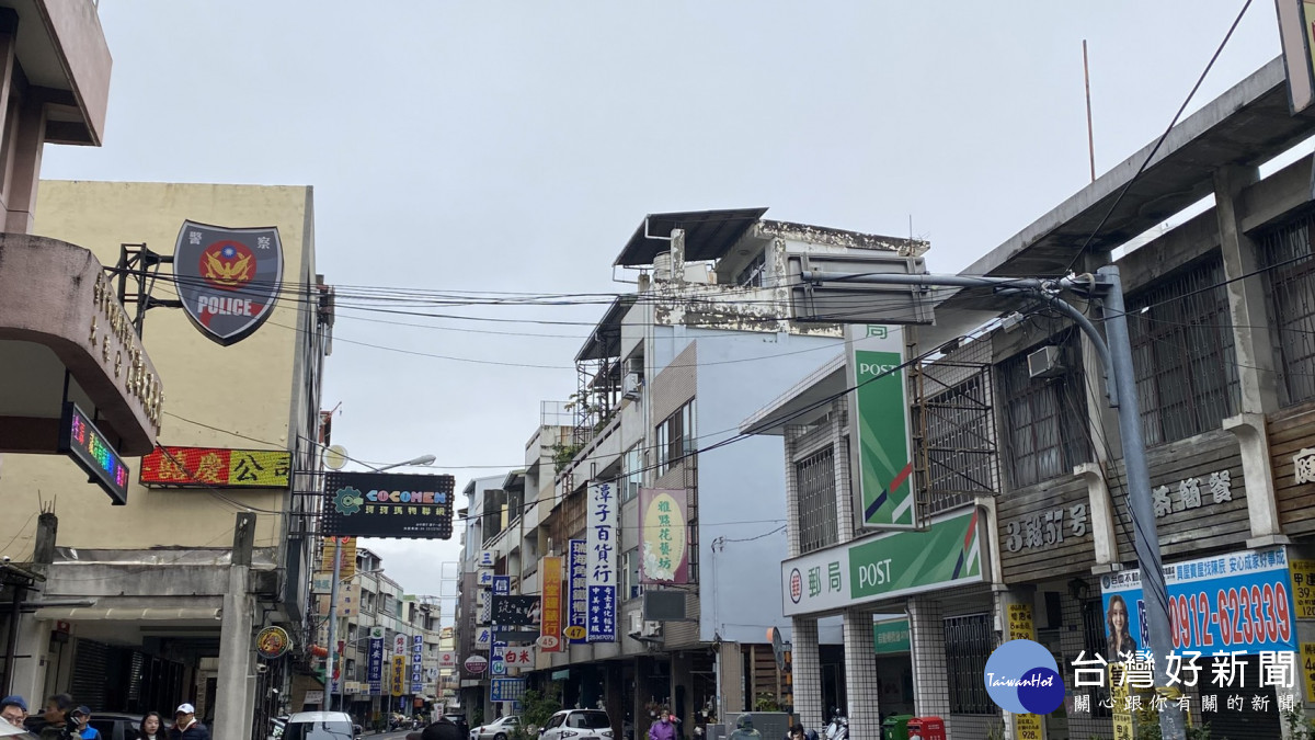 潭子街路燈輸電纜線仍架設空中。