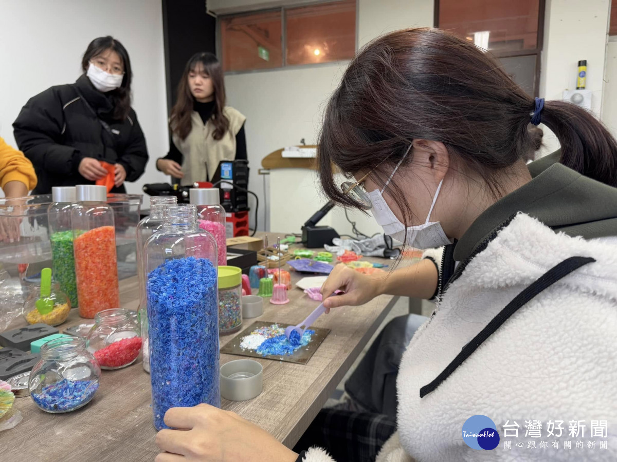 體驗課程示意圖,圖為龍華科大USR計畫之塑膠再生體驗工作坊。