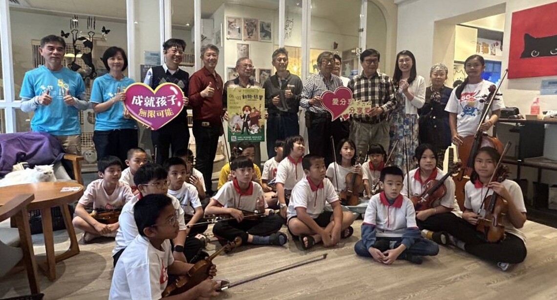 角落有貓攜手文化大學高雄校友會 共同邀請弱勢孩童走進療癒的貓咪世界,感受愛與關懷