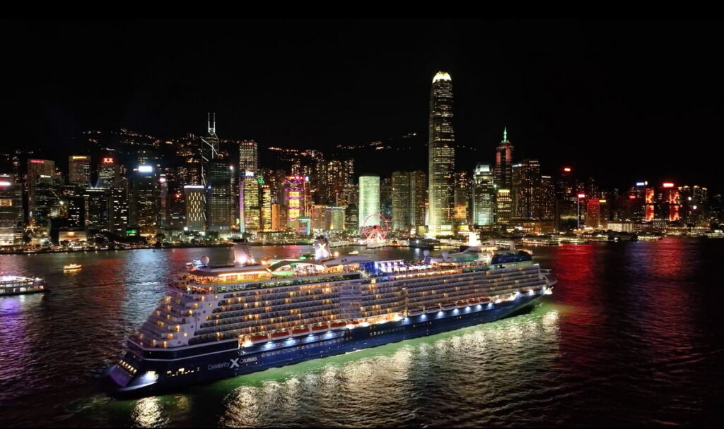 名人郵輪將在2026年12月31日駛入香港，旅客可在船上觀賞維多利亞港跨年煙火秀。（名人郵輪提供）