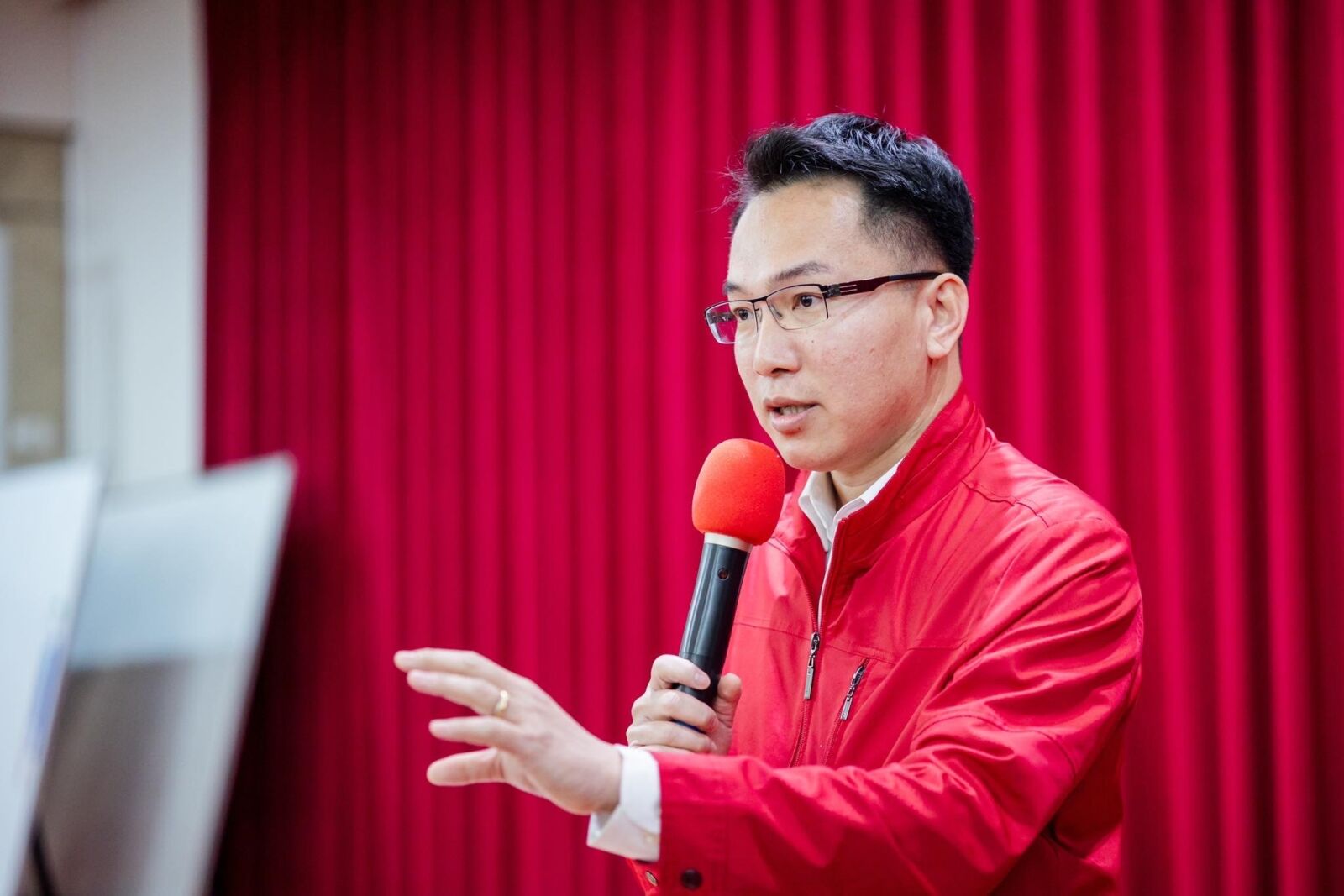 批國民黨親中濫刪預算 林智鴻:大罷免是民主防線 204 批國民黨親中濫刪預算 林智鴻:大罷免是民主防線 203
