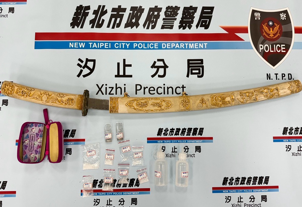 毒鴛鴦拒檢狂飆 警圍捕通緝犯起獲安毒喪屍煙彈 187 248250402a07