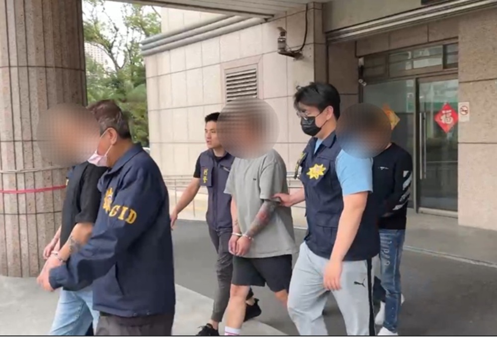 5惡煞闖湯包店 恐嚇老闆娘詐賭揚言斷指開槍 223 cnews204250402a09