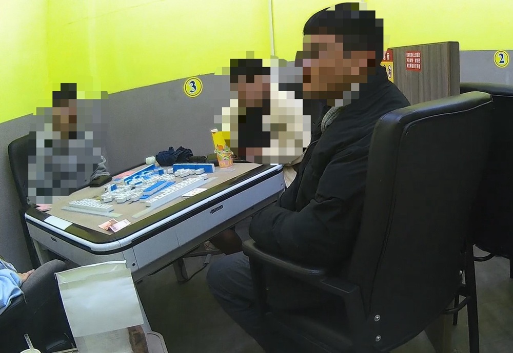 自助棋牌會館涉賭 警逮4賭客兌換賭資送辦 216 cnews204250402a17