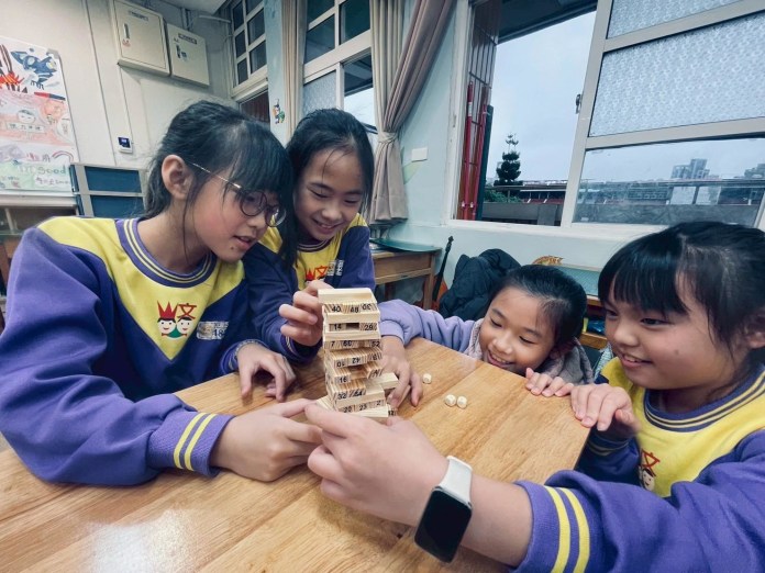 兒童節快樂!桃市國小精心準備禮物 學子留下難忘回憶 82 文山國小 疊疊樂