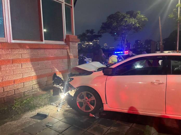 未成年駕駛違規拒檢狂飆 警鳴4槍追捕逮3人 60 2114284 0