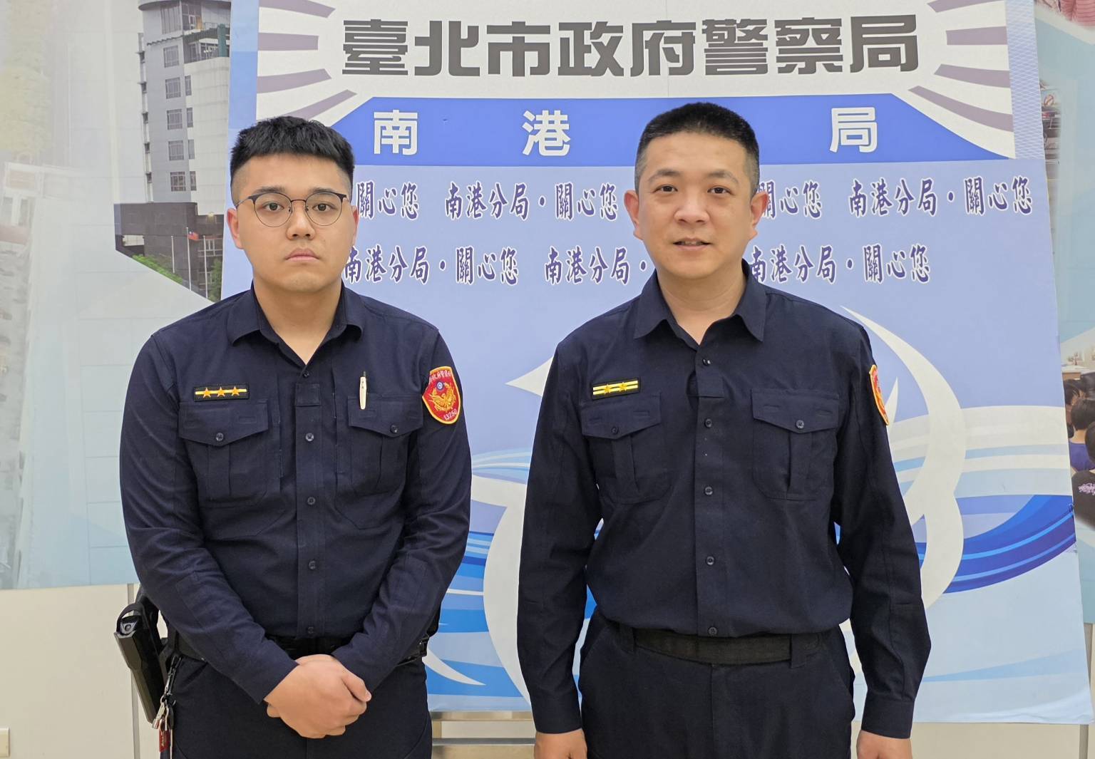 玉成所所長吳璽名(右)、警員何修一(左)。(記者薛秀蓮翻攝)