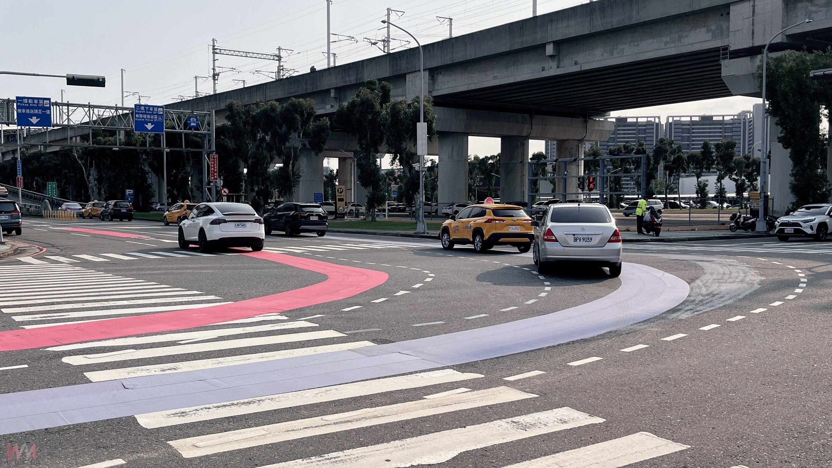 高鐵站區車道分流優化 中市交通局:跟著彩色標線走就對了 - https://www.watchmedia01.com