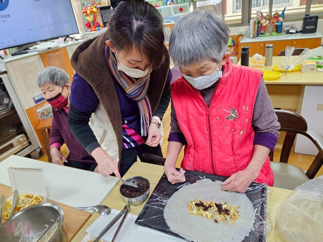 (有影片)/幸福好滋味 彰化榮家日照中心長者手作潤餅 溫暖迎寒食節 - https://www.watchmedia01.com