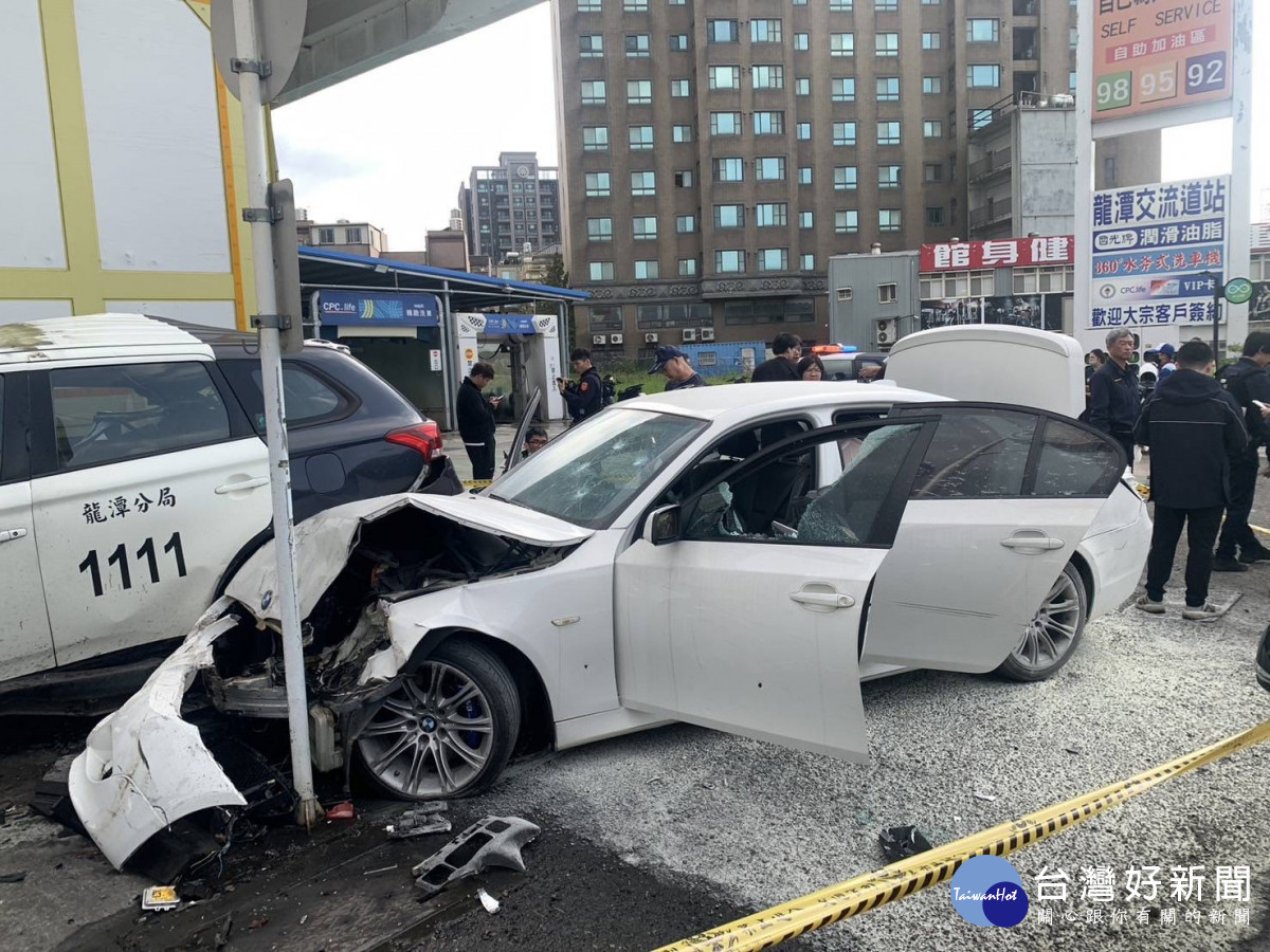 警匪追逐衝撞,警方開槍制伏毒品嫌犯。