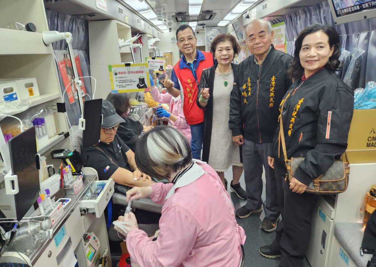 ▲許多民眾一早前往現場挽袖捐血，共同為生命接力，幫助更多需要幫助的人。（圖／記者陳彥霖攝2025.04.03）