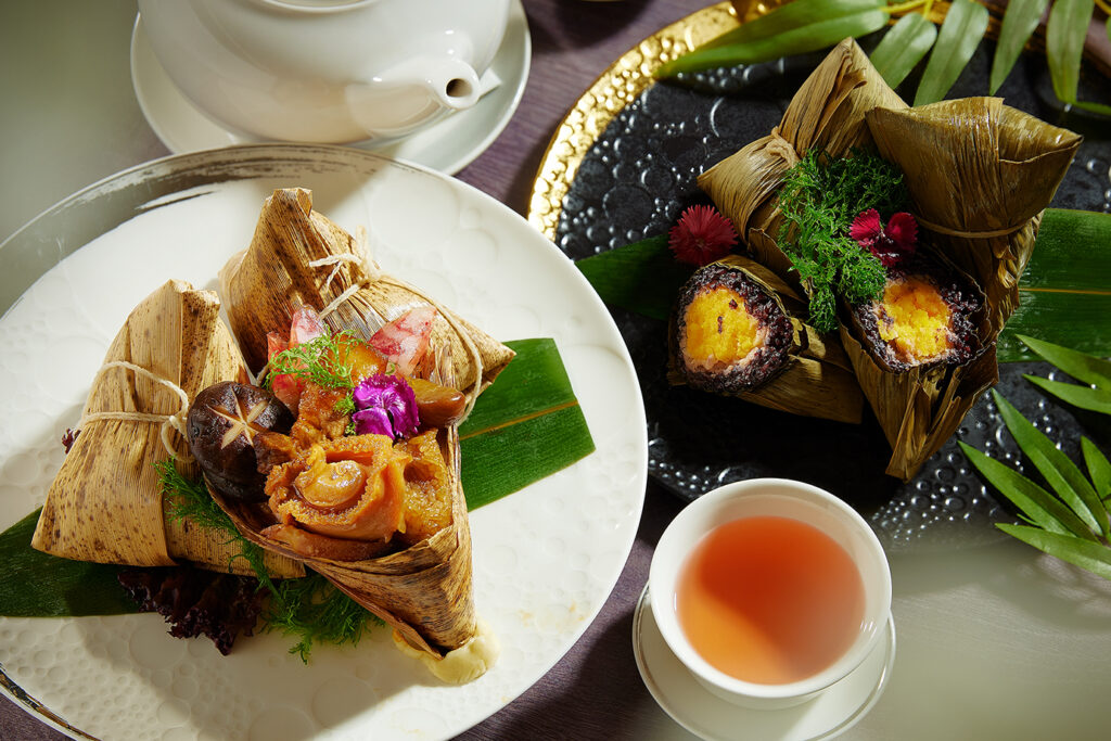 JR東日本大飯店台北「凱華樓中華料理」推出「凱華禮輕情意端粽禮」每組含臘味鮑魚思鄉粽2入及紫米芋頭奶皇粽3入售價1,780,5/5前早鳥優惠85折。(圖/ JR東日本大飯店台北)