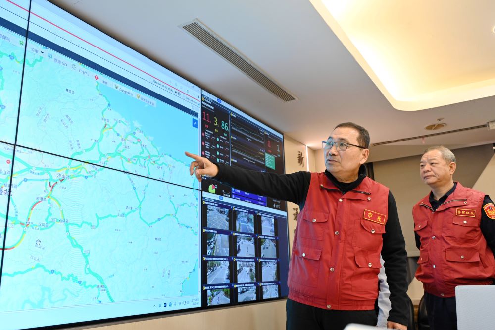 視察清明連假首日路況 侯：掃墓多利用接駁專車