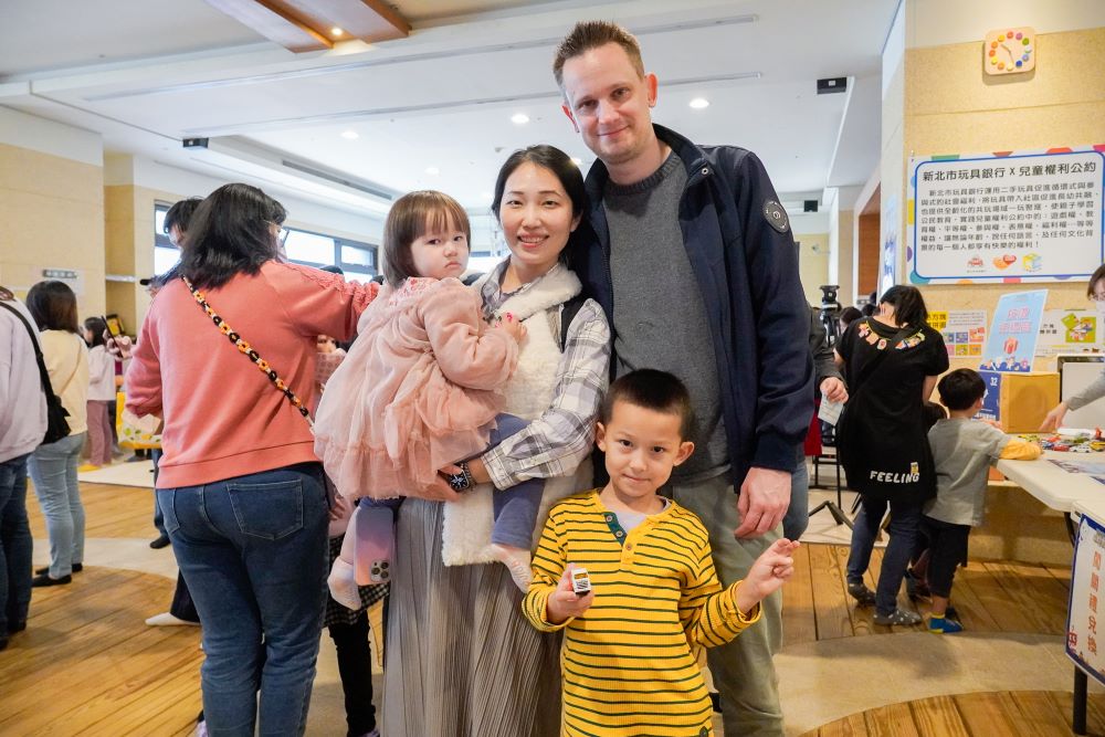 《圖說》新北玩具復活節活動，有孩子就讀台北市幼兒園的家長特別攜家帶眷報名參加，希望活動持續舉辦。〈社會局提供〉