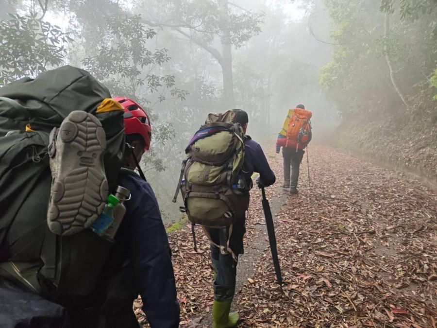 南投郡東山女登山客高山症發作 消防局成功救援下山送醫