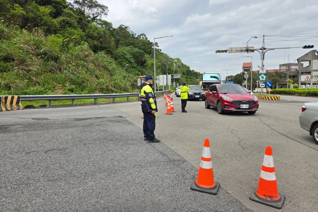 清明連假車潮湧  新店警籲行車多耐心