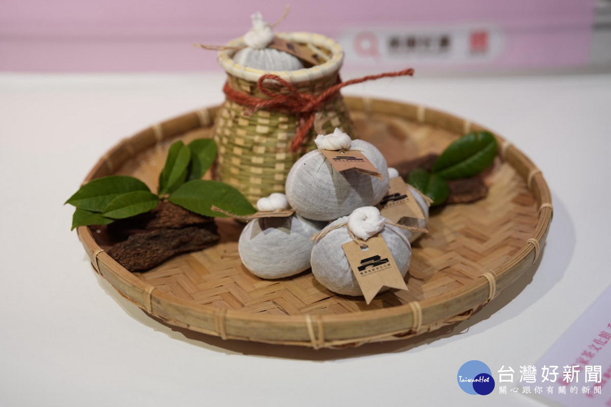 以「國境之茶.國門之禮」為 主題,桃茶沙龍」展覽於台北松山文創園區登場。