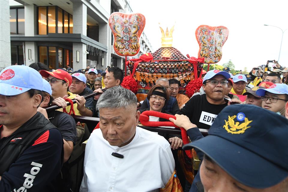 大甲媽祖遶境進香進入彰化　縣長王惠美接駕祈福國泰民安