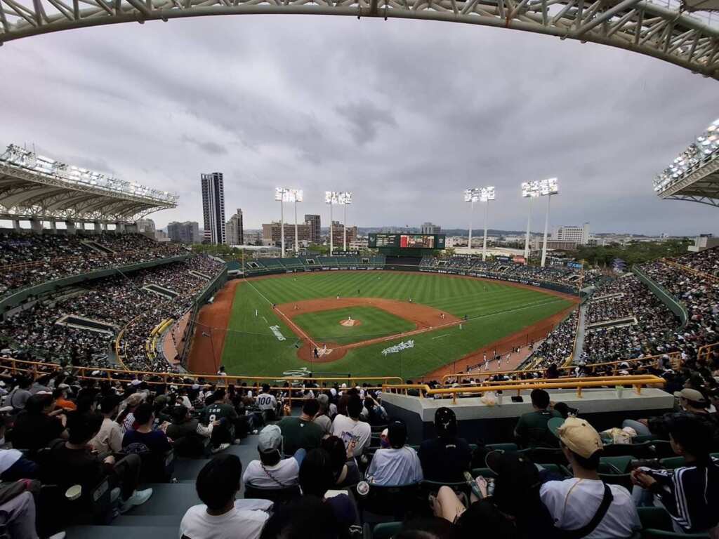 ▲台鋼雄鷹隊史第二年主場首戰澄清湖棒球場開打。（高雄市運發局提供）