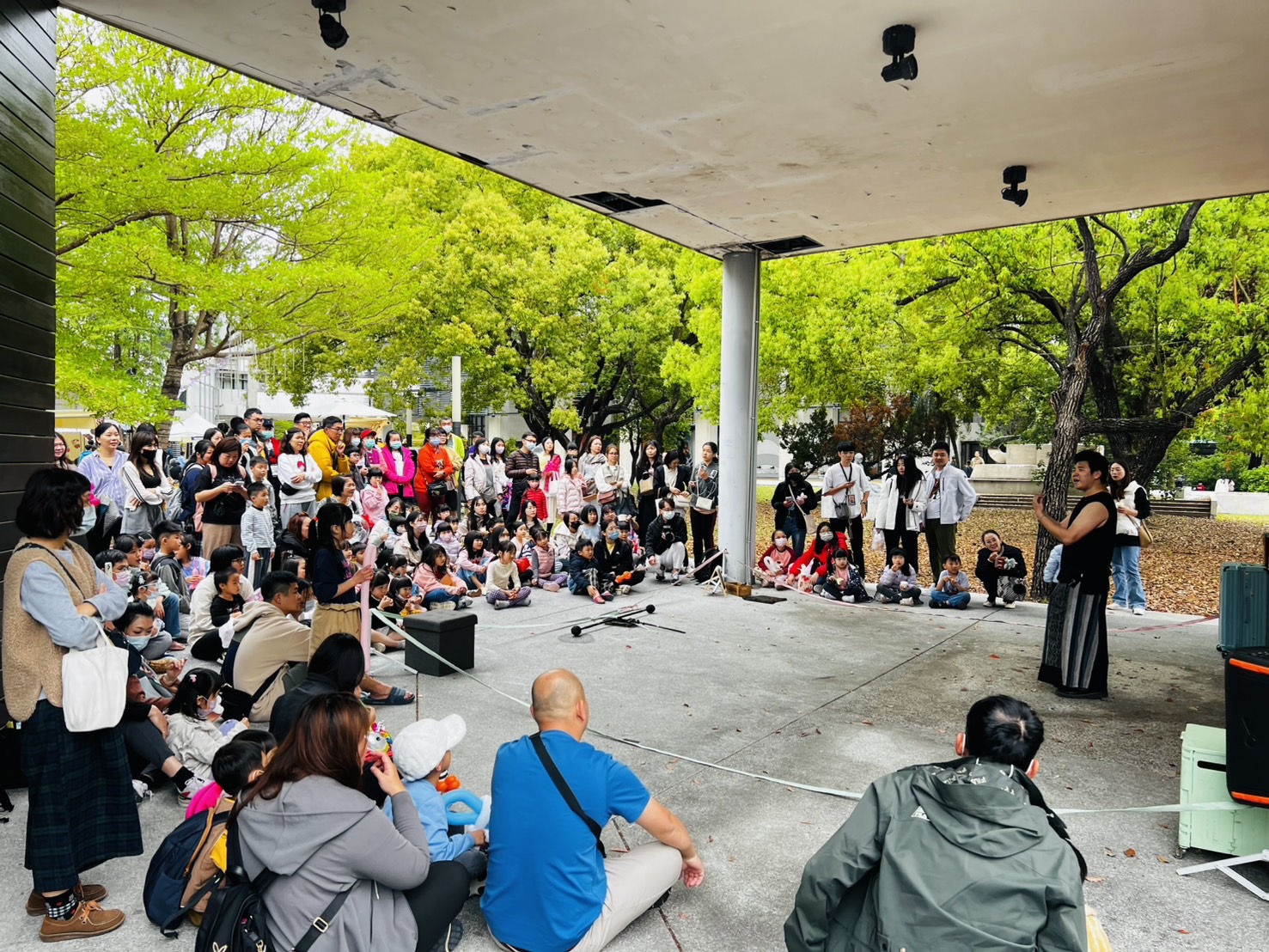 火舞特技表演帶來精彩的演出,現場驚呼連連。(圖/記者林照東翻攝)