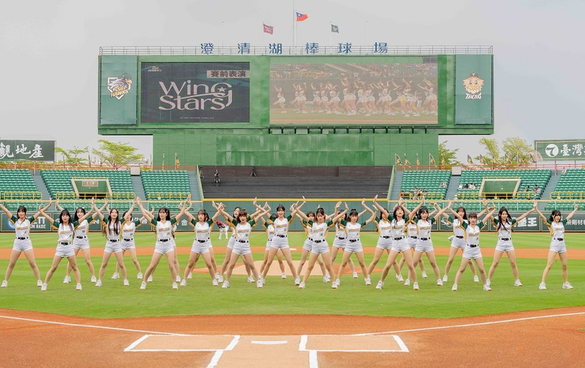 台鋼雄鷹迎新球季 Wing Stars啦啦隊燃爆開幕戰熱潮