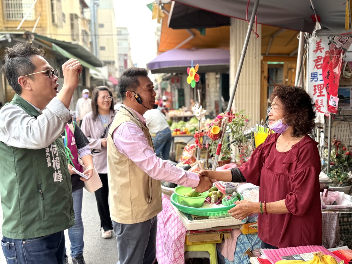 許智傑馬拉松式掃街行程獲議會多數議員相挺，基層民意力量厚實，人氣始終居高不下。(圖/許智傑服務處提供)