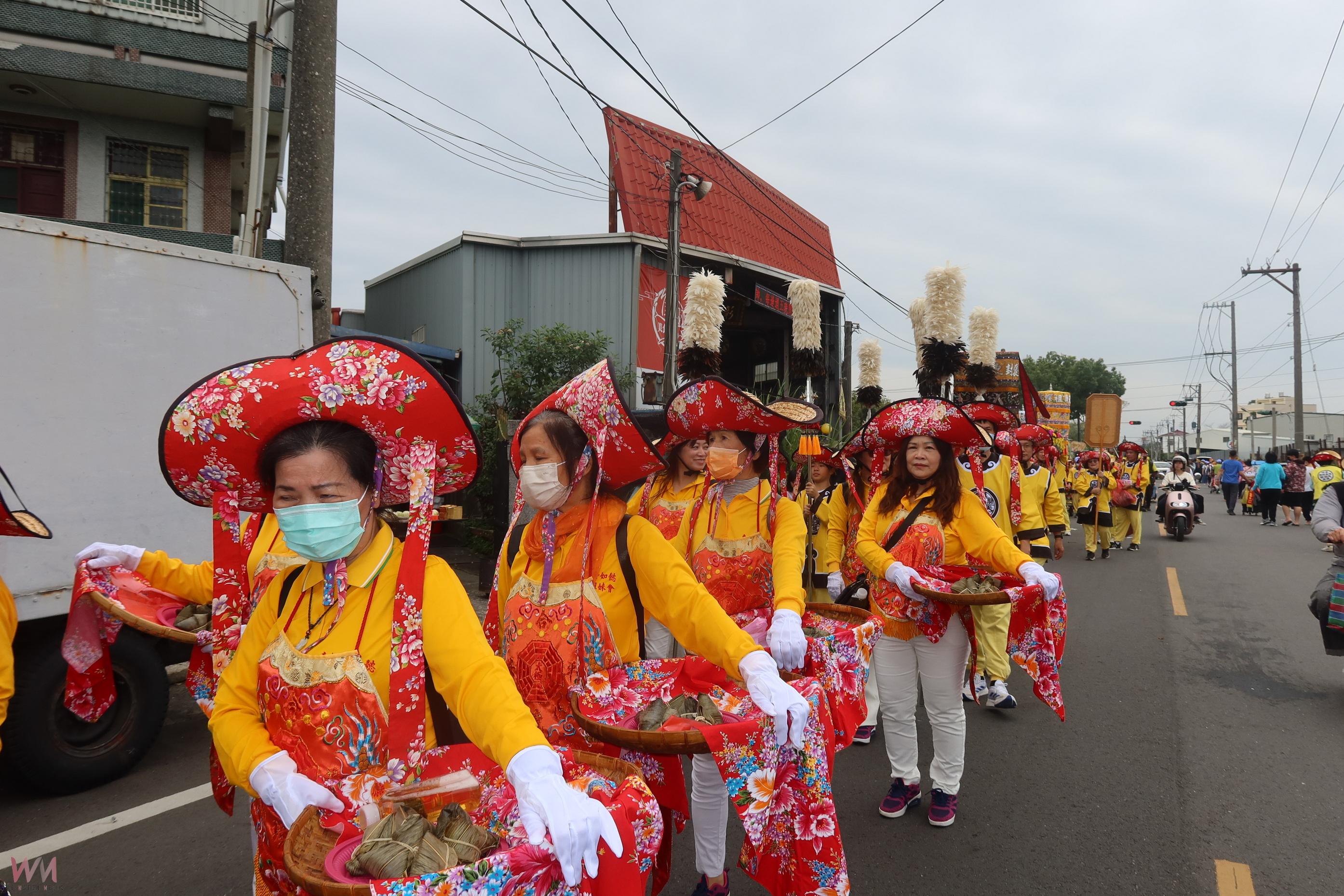 (有影片)/東螺媽迎大甲媽 五色梁傘、神轎陣頭壯觀北斗街頭熱鬧非凡 - https://www.watchmedia01.com