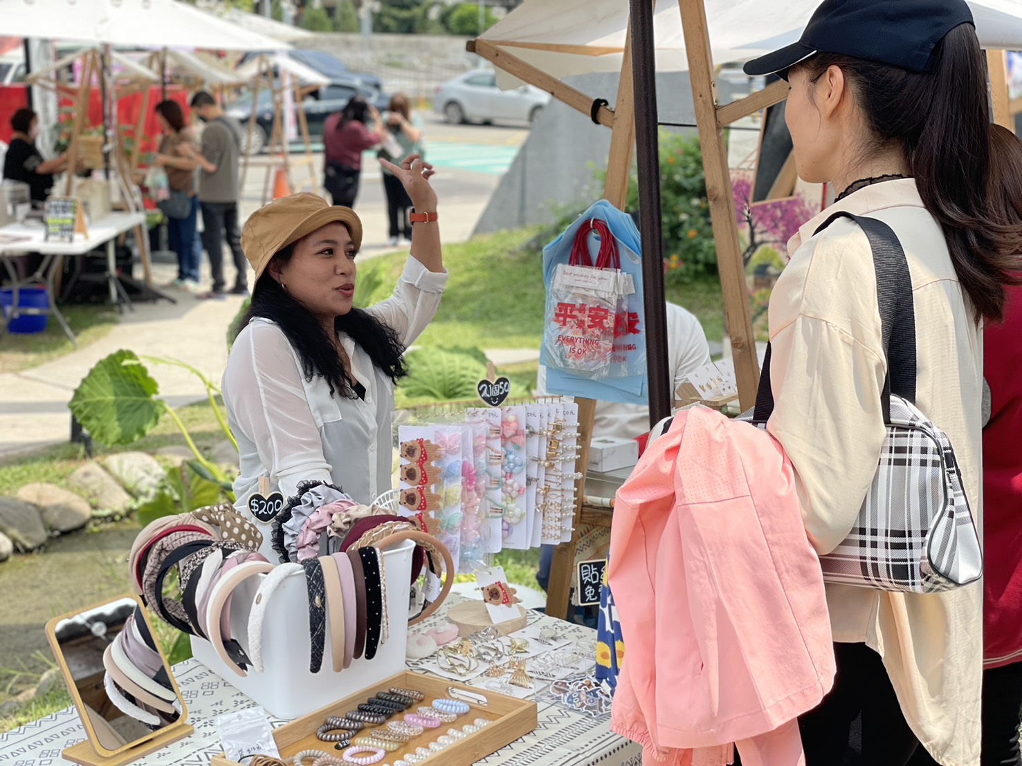 圖 戶外主題市集-邀請大小朋友一同走進原民文化的多彩世界 記者王偉翻攝