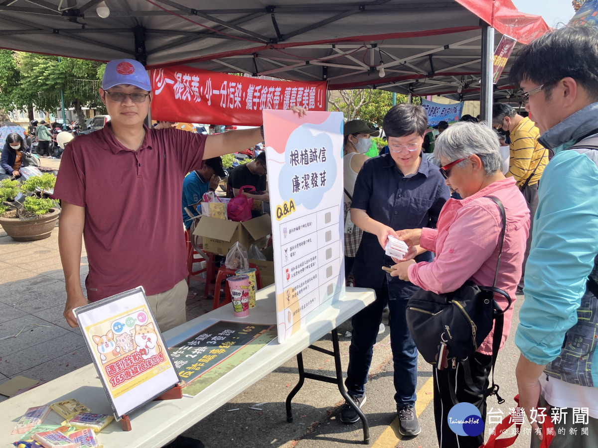 新港奉天宮迎大甲媽祖，嘉義縣府政風處在活動現場設置反詐攤位／嘉義縣府提供