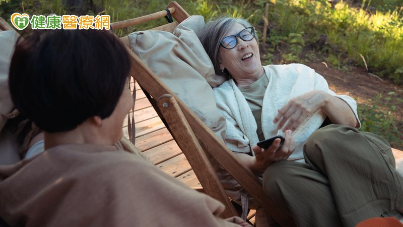開心阿嬤喉嚨結節難說話 「1溫和治療」重拾溝通樂