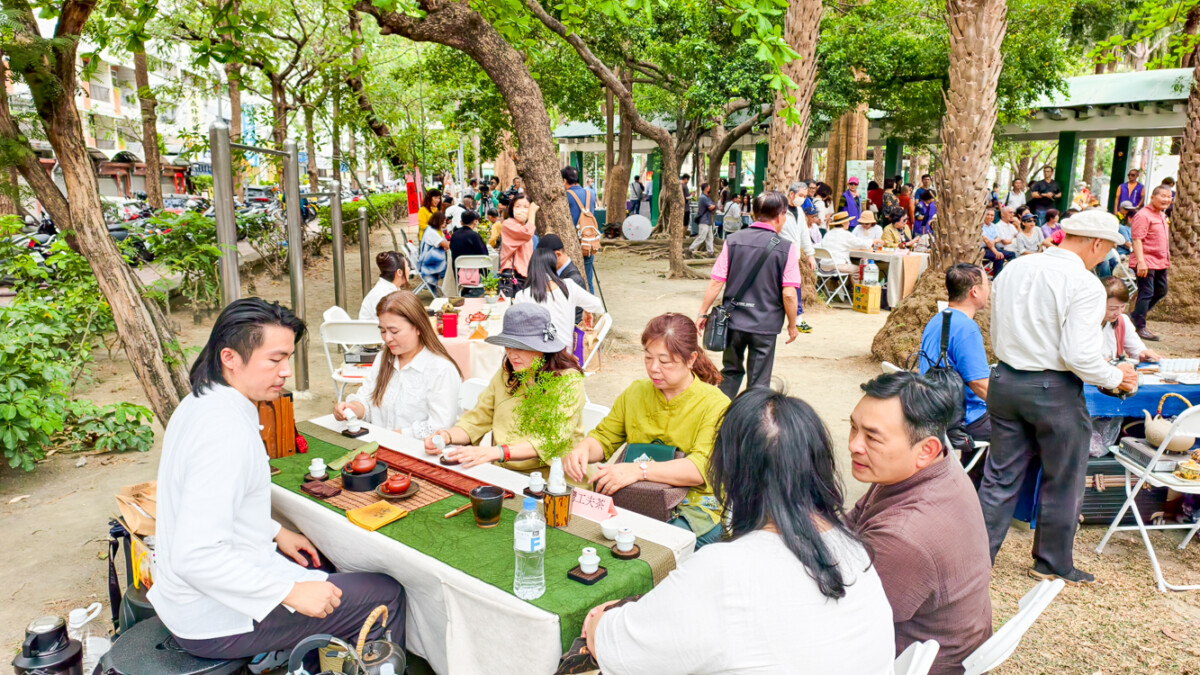 ▲台灣茶協會今天在高雄市澄平街之陽明公園舉辦「世界健康日‧全民喝茶日」。（圖/記者黃淑貞攝）