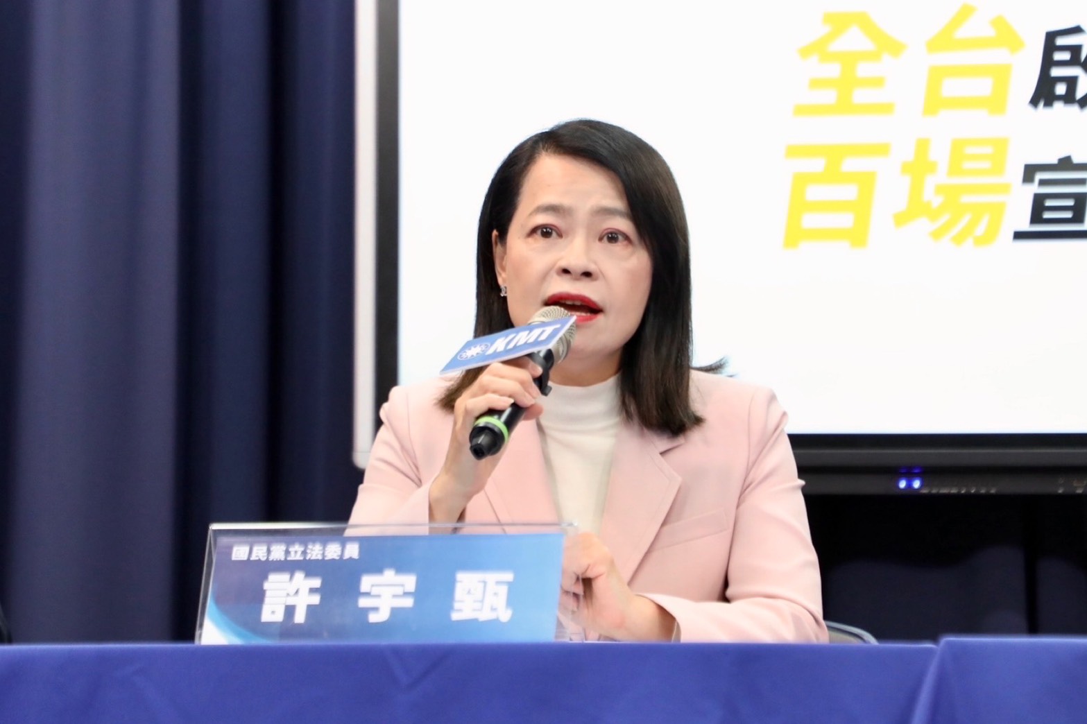 批賴清德「被美國掏空還感激涕零」 許宇甄:應站出來中止大罷免 186 批賴清德「被美國掏空還感激涕零」 許宇甄:應站出來中止大罷免 185