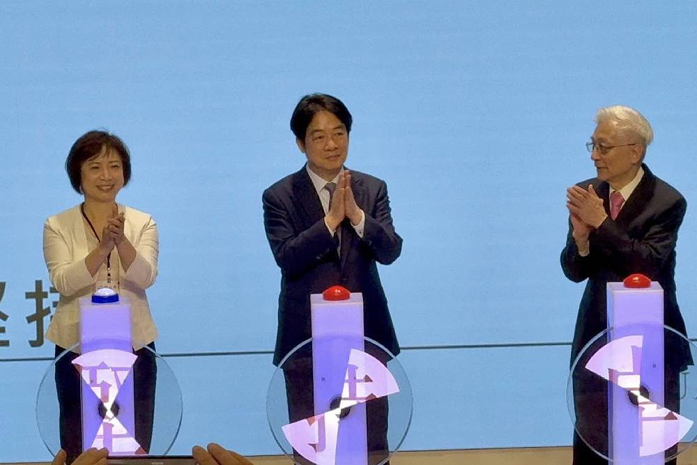 台中立委全罷 罷團赴中選會領何欣純、蔡其昌二階罷免表格 246 台中立委全罷 罷團赴中選會領何欣純、蔡其昌二階罷免表格 245