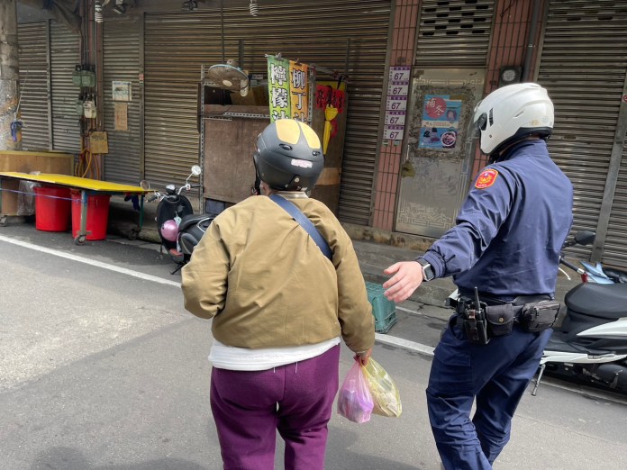 機車「消失」嚇壞婦人 楊梅警暖心協助化解烏龍 58 S 74154029 0