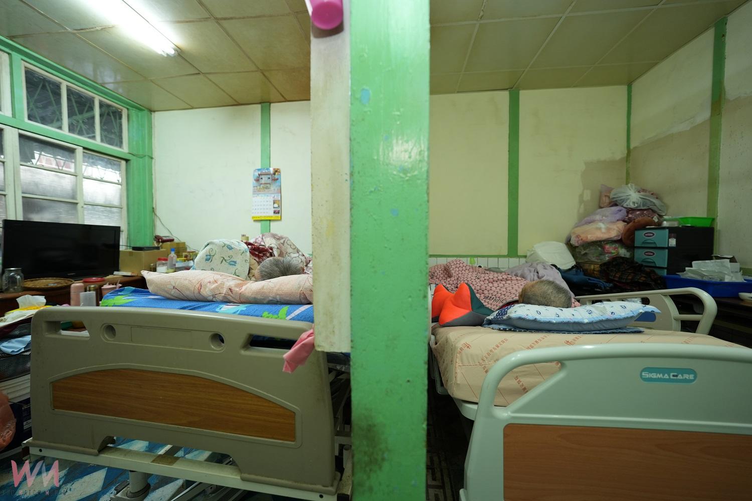 居住環境比玻璃還脆弱 聖母基金會修繕老屋守護弱勢家庭 - https://www.watchmedia01.com