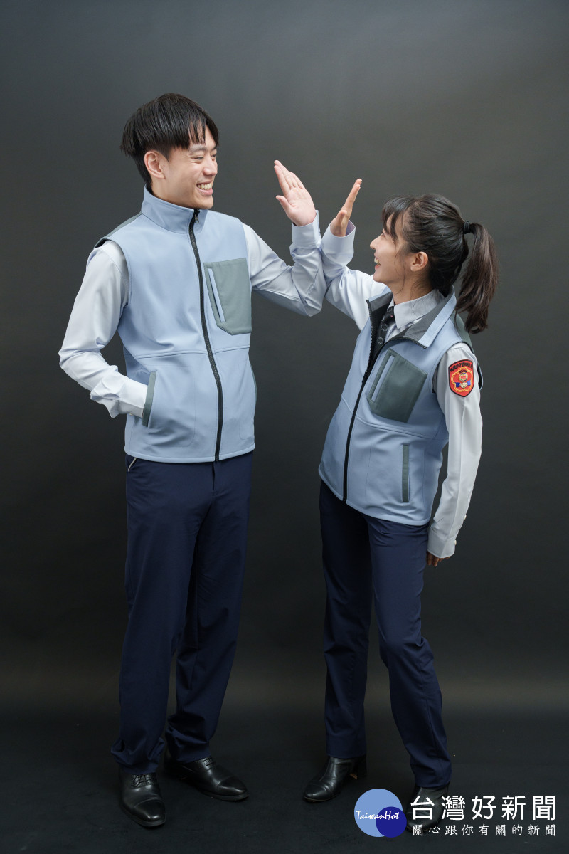 新守望相助隊制服(含背心)。<br /><br />