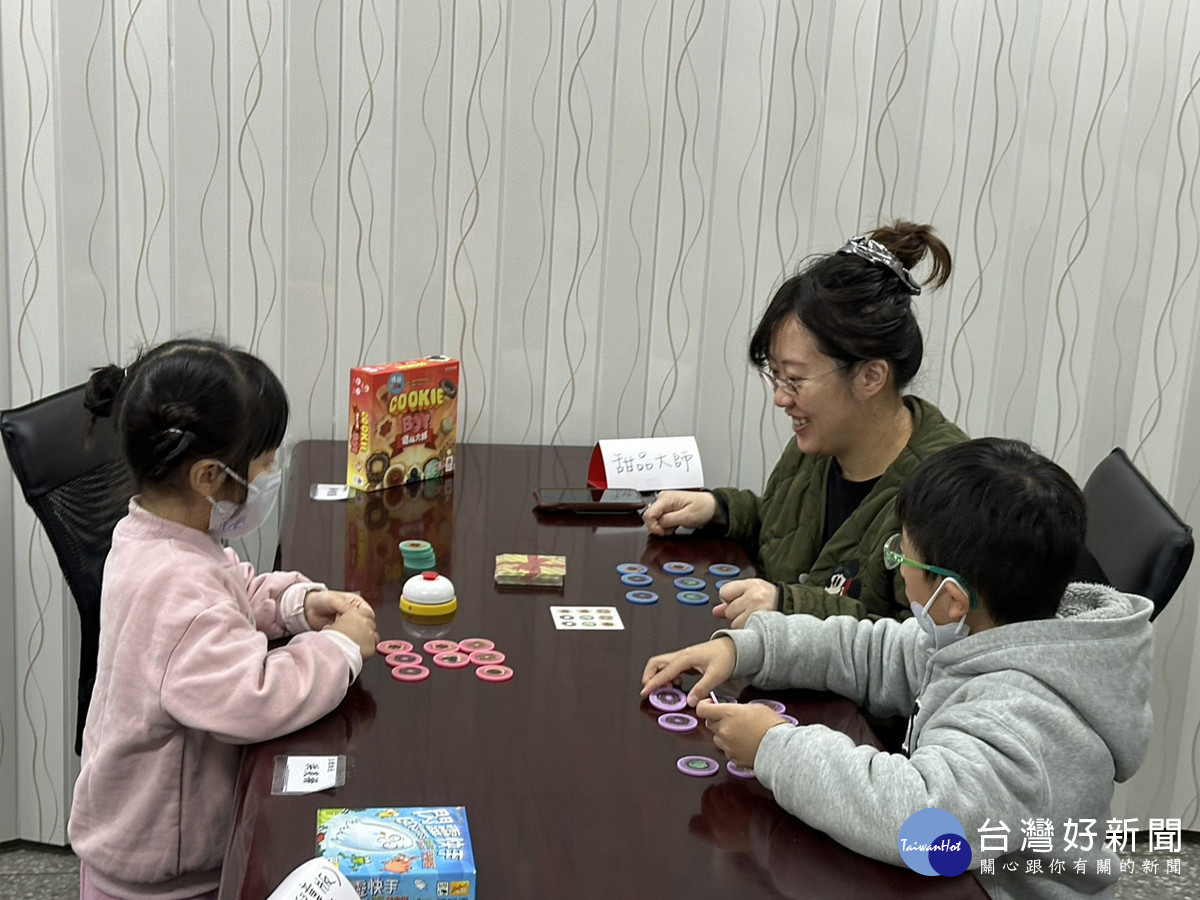 親職教育日親子進行桌遊