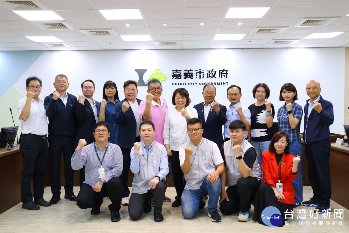 嘉義市長黃敏惠親自主持於市府召開的「關稅衝擊產業諮詢會議」，邀集產業代表與會／嘉義市府提供