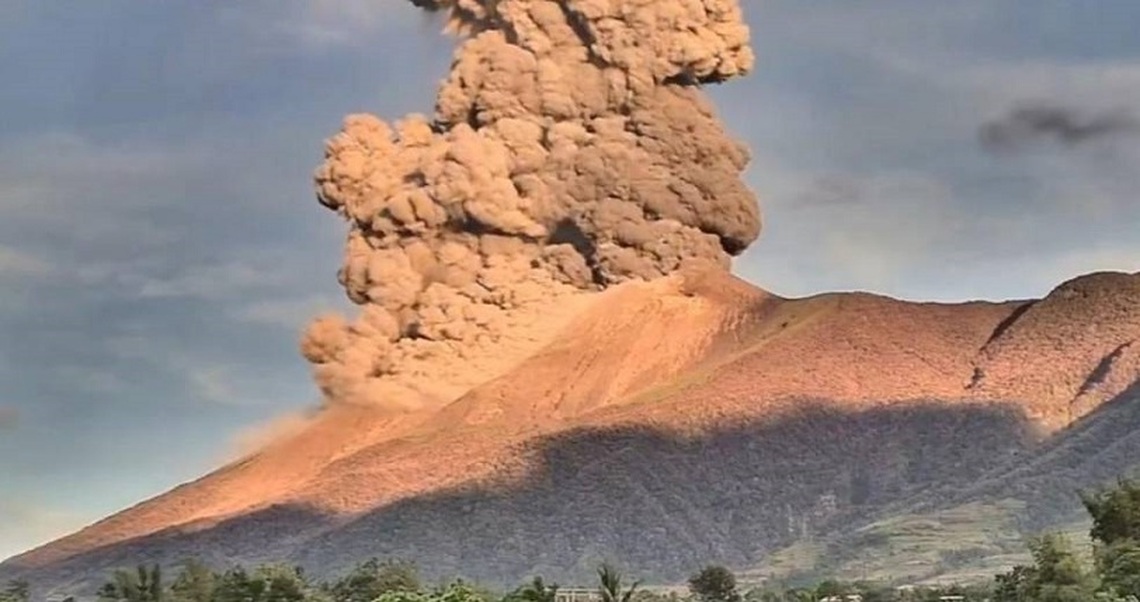 菲律賓坎拉翁火山劇烈噴發 火山灰柱直衝4000米高空