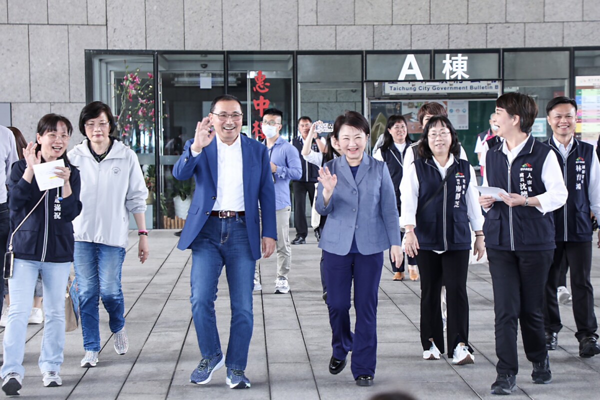 ▲新北回訪台中城市交流,盧秀燕、侯友宜合影。(圖/中市府提供)