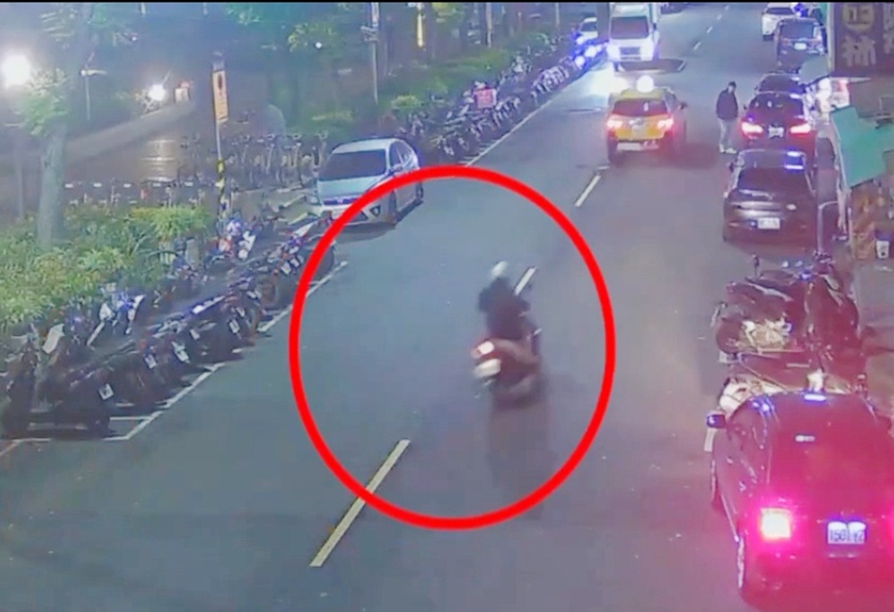 機車鑰匙未拔遭竊 新莊警1小時火速逮貪心竊嫌 241 248250408a03