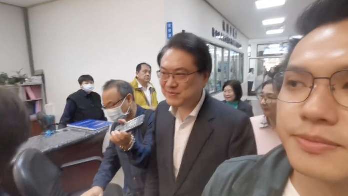 林右昌與桃議員關門密會 詹江村:國難當頭綠營還在關心大罷免 54