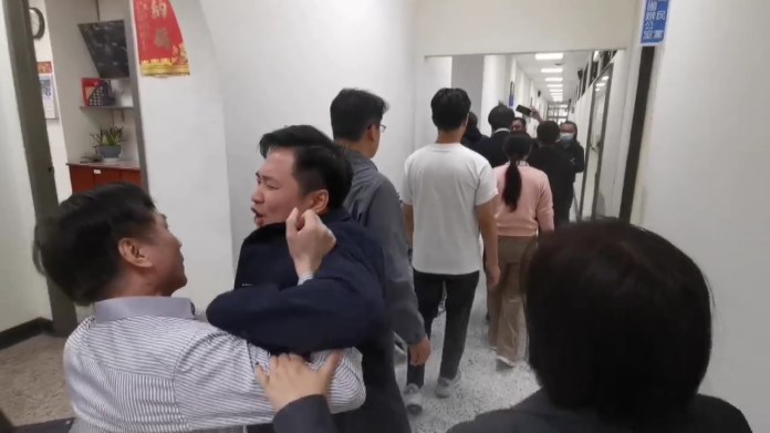 林右昌與桃議員關門密會 詹江村:國難當頭綠營還在關心大罷免 55 vs250408 006 0