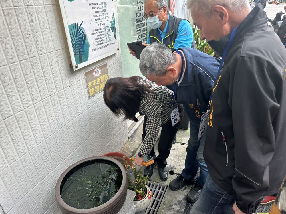 《圖說》「社區防蚊師」課程既實用又富趣味性，讓里長們能將所學應用於社區宣導與實作，讓防疫觀念深入社區每個角落。〈環保局提供〉