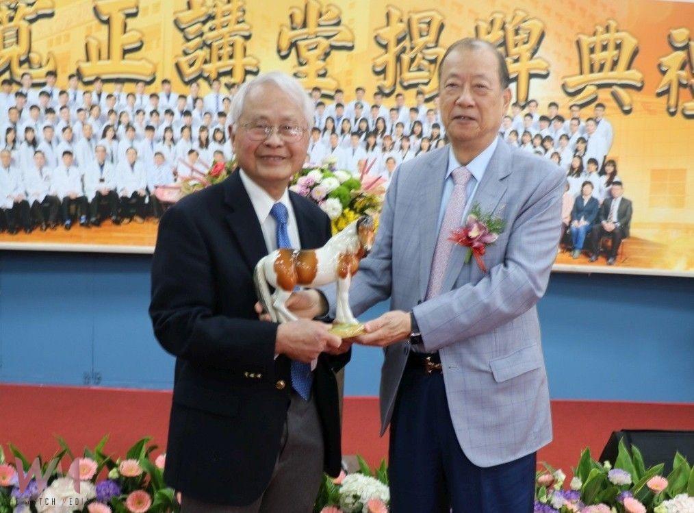 嘉惠母校、功在杏壇!中醫大「陳寬正講堂」揭牌典禮 承先啟後學習典範 - https://www.watchmedia01.com
