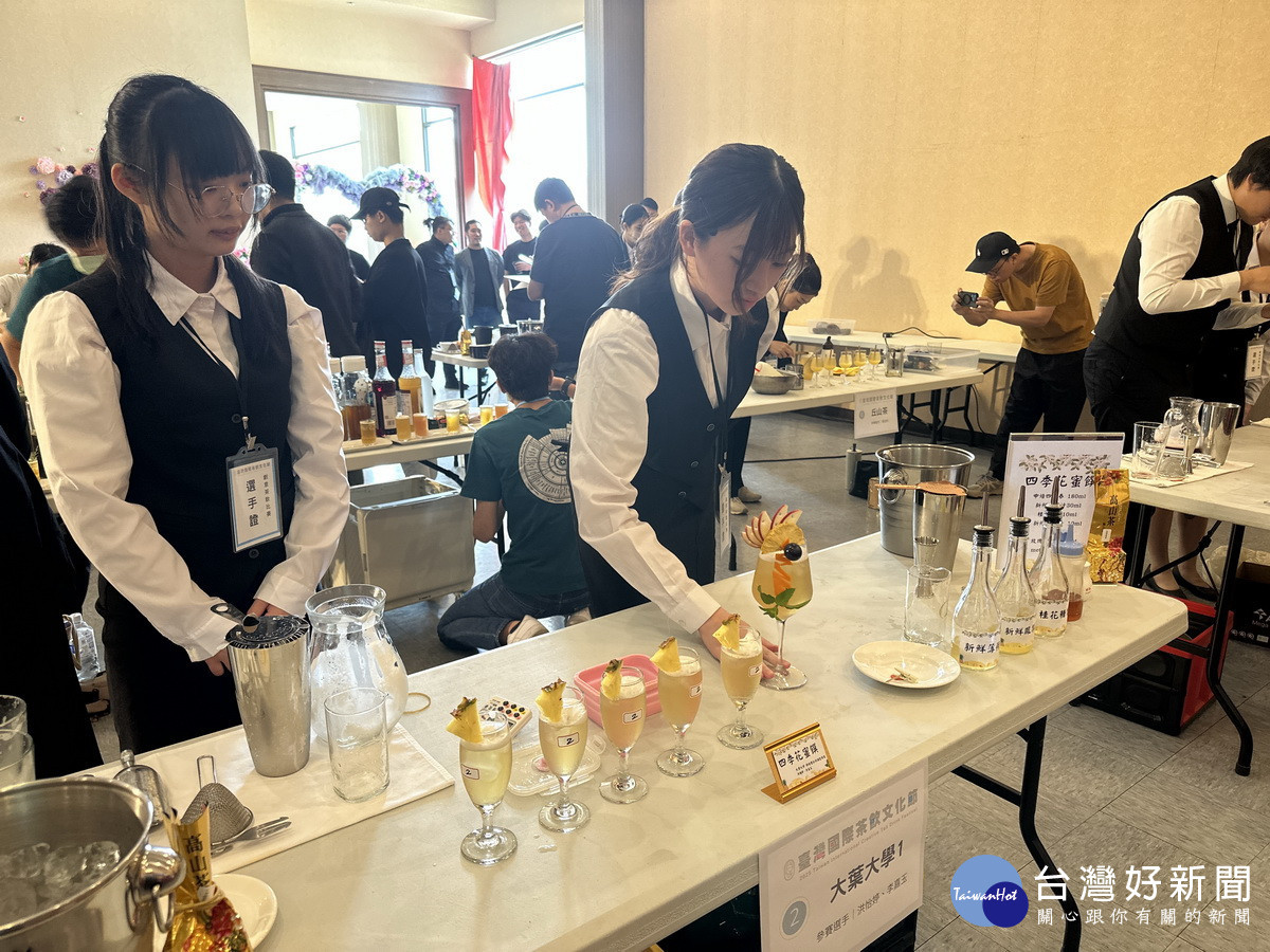 各組選手都發揮巧思推出新風味手搖飲。（記者扶小萍攝）