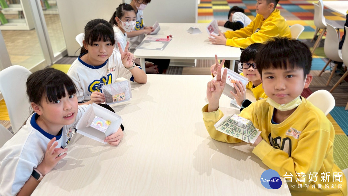 鼓勵孩子們多加參與圖書館設計的導覽、工作坊、講座等多元學習活動