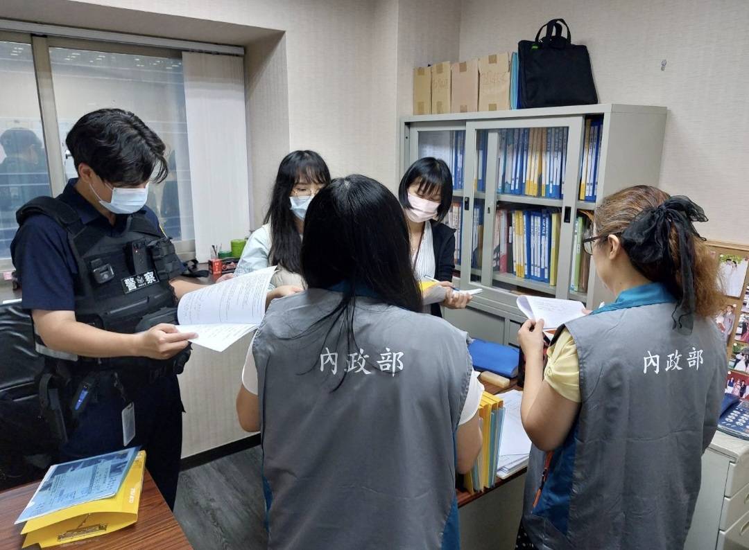內政部清查發現22家辦理兩岸交流、新住民相關業務的社會團體，有19家會務未正常運作高達86%。內政部提供